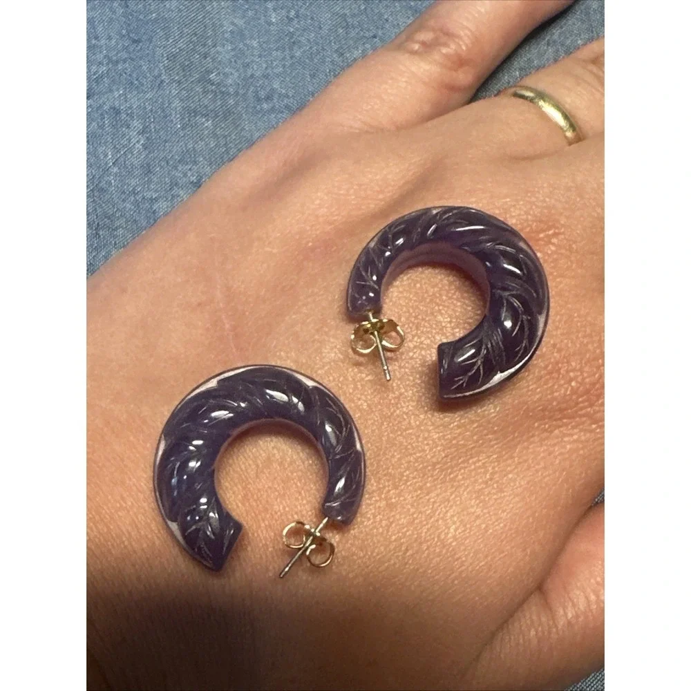 Purple Leaf plastic hoop earring Vintage Stud Post Earrings molded carved vtg